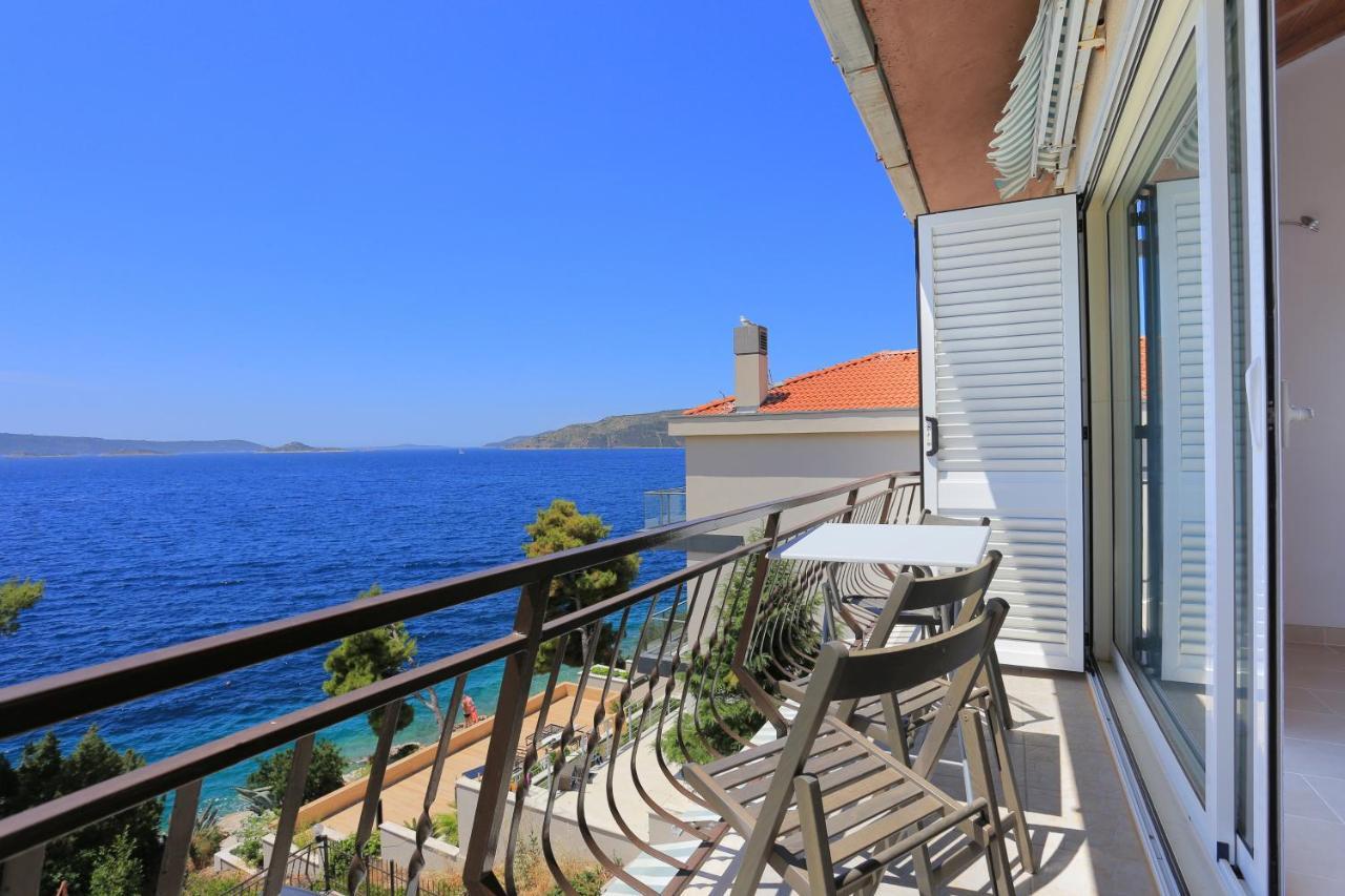 Apartments By The Sea Okrug Donji, Ciovo - 16657 Donji Okrug  エクステリア 写真