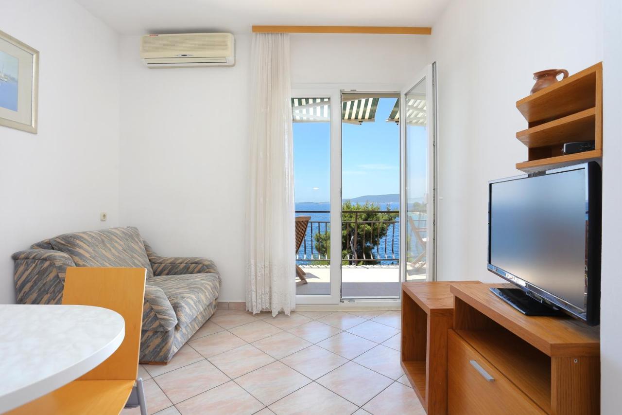 Apartments By The Sea Okrug Donji, Ciovo - 16657 Donji Okrug  エクステリア 写真