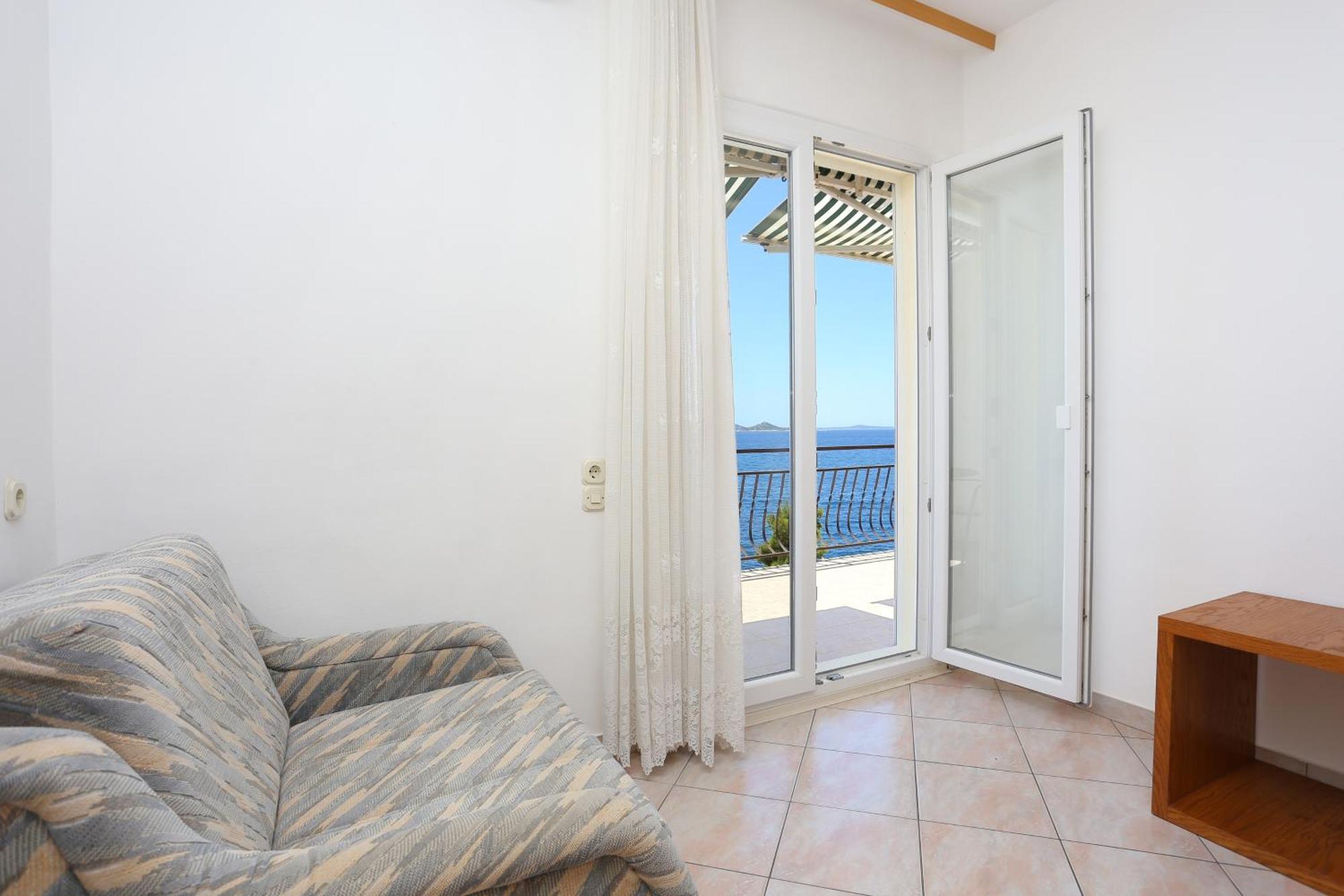 Apartments By The Sea Okrug Donji, Ciovo - 16657 Donji Okrug  部屋 写真